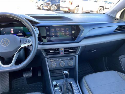 Used 2022 Volkswagen Taos SE w/ Panoramic Sunroof Package image 19