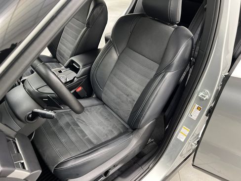 Used 2025 Mitsubishi Outlander SE FWD image 11