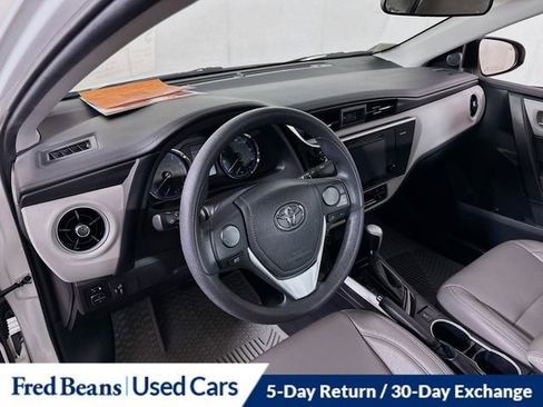 Used 2017 Toyota Corolla LE w/ LE Premium Package w/Moonroof image 6