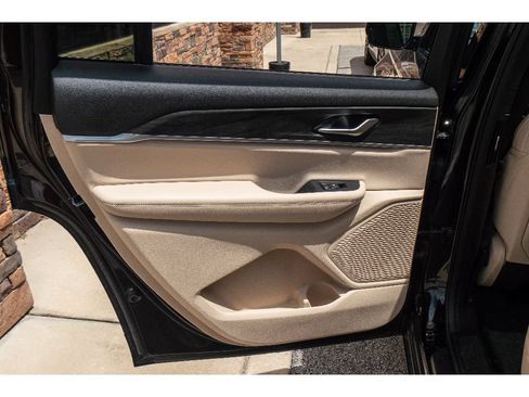 Used 2023 Jeep Grand Cherokee L Limited AWD/4WD image 17