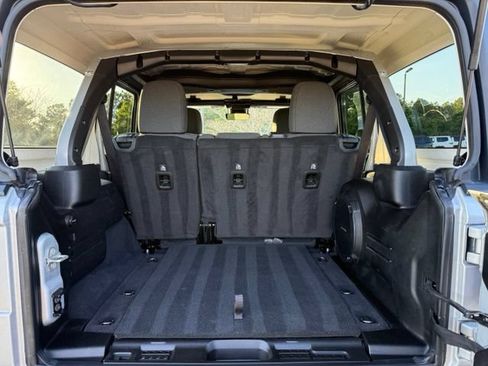 Used 2024 Jeep Wrangler Unlimited Rubicon w/ Technology Group AWD/4WD image 31