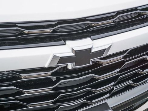 New 2026 Chevrolet Trax ACTIV w/ Sunroof Package FWD image 11