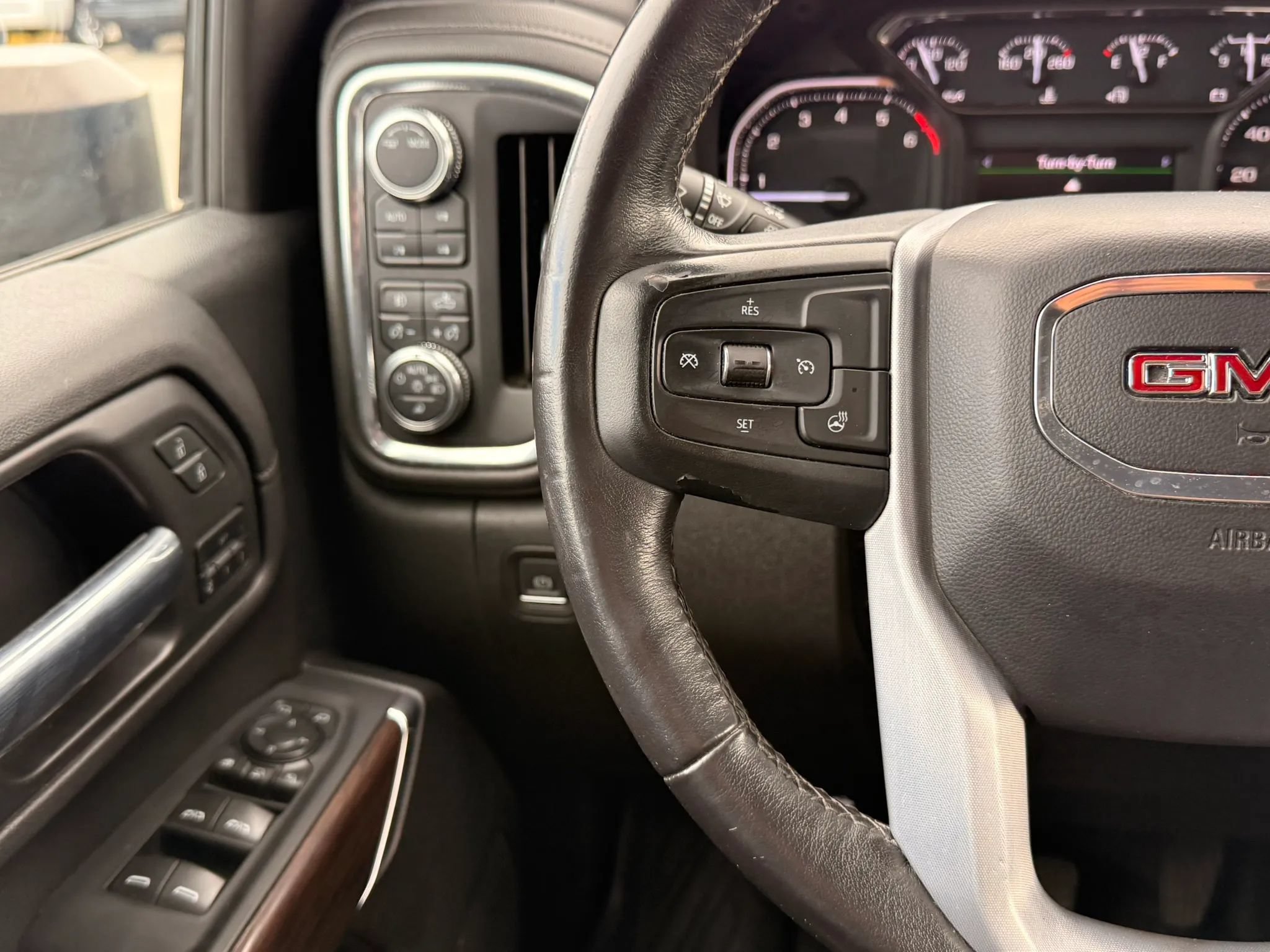 Used 2022 GMC Sierra 2500 SLT w/ SLT Convenience Package AWD/4WD image 23