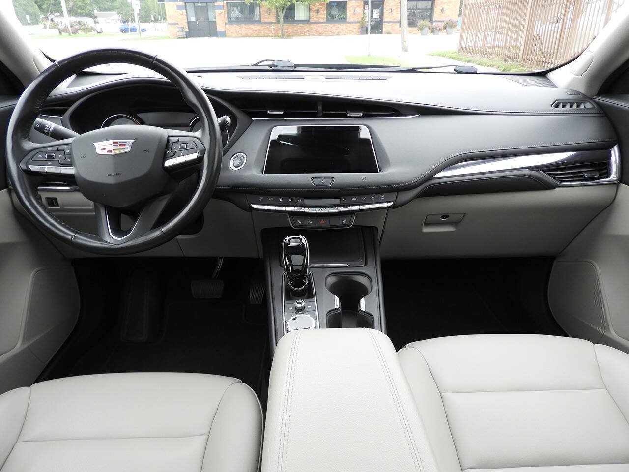 Used 2020 Cadillac XT4 Luxury w/ Cold Weather Package AWD/4WD image 19