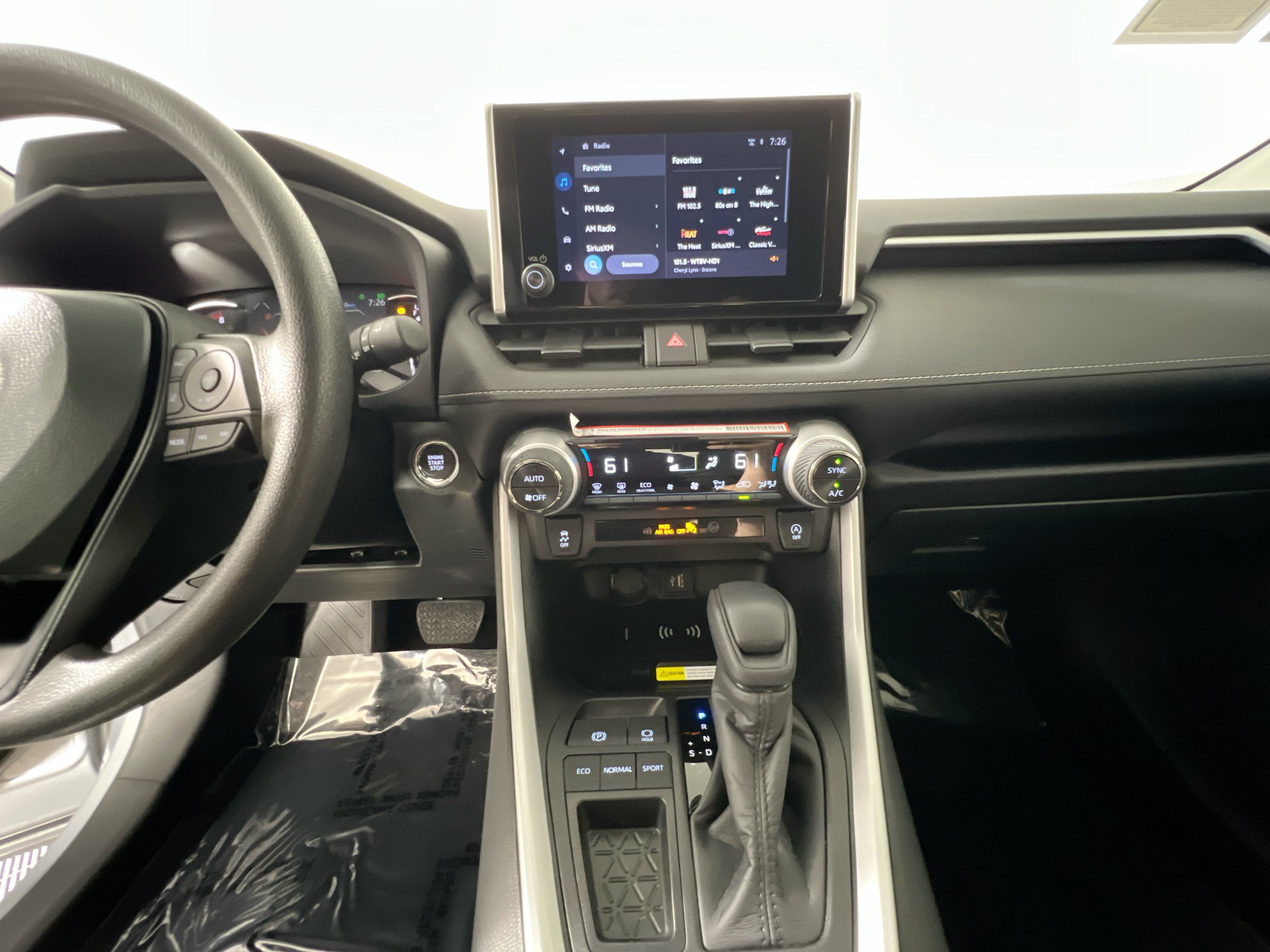 Used 2025 Toyota RAV4 XLE w/ Convenience Package FWD image 25