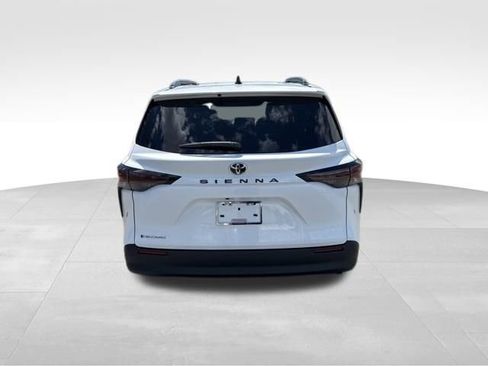 New 2026 Toyota Sienna LE image 4