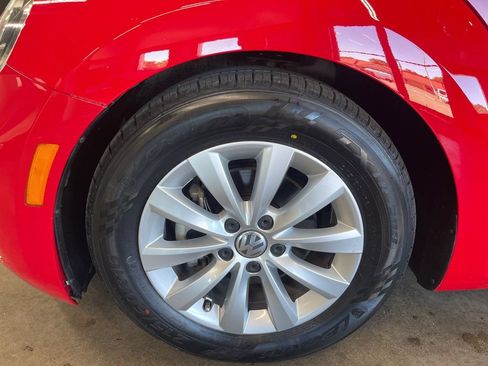 Used 2018 Volkswagen Beetle 2.0T Coast FWD image 43