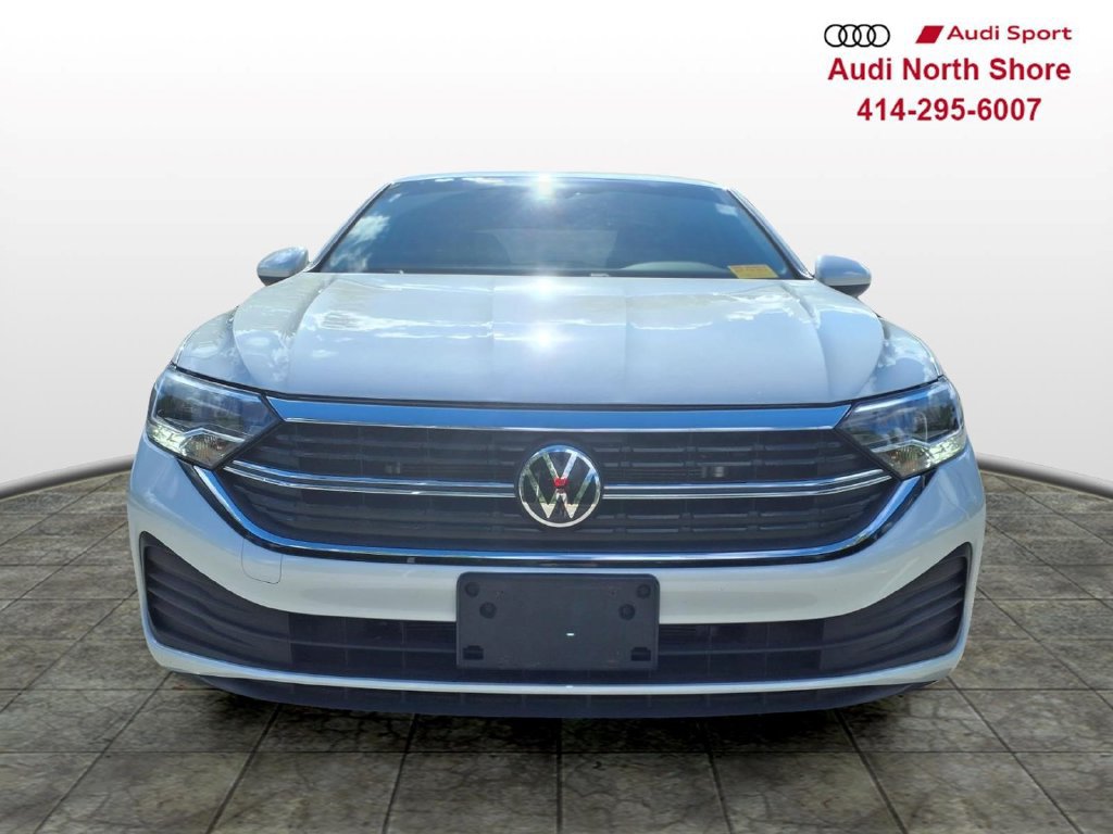 Used 2024 Volkswagen Jetta SE FWD image 6