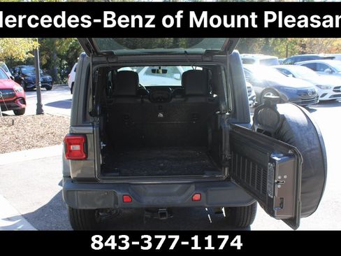 Used 2018 Jeep Wrangler Unlimited Sahara image 10