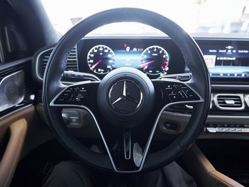 Used 2025 Mercedes-Benz GLS 580 4MATIC image 38