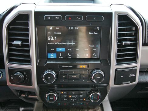 Used 2019 Ford F250 Lariat w/ Lariat Ultimate Package AWD/4WD image 30