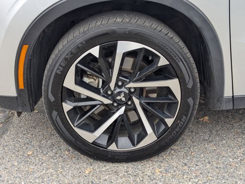 Used 2024 Mitsubishi Outlander SE image 11