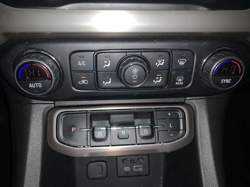 Used 2022 GMC Acadia Denali image 22