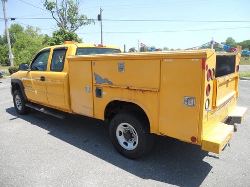 Used 2005 GMC Sierra 2500 W/T w/ Snow Plow Prep Package AWD/4WD image 14