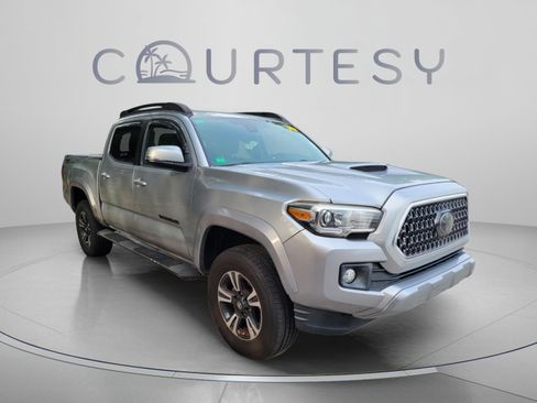 Used 2018 Toyota Tacoma TRD Sport RWD image 4