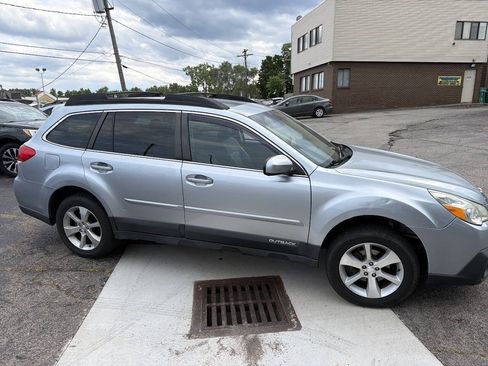 Used 2014 Subaru Outback 2.5i Limited AWD/4WD image 3