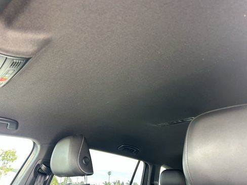 Used 2022 Volkswagen Tiguan SE R-Line image 31