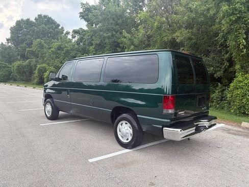 Used 2009 Ford E-150 and Econoline 150 Wagon RWD image 3