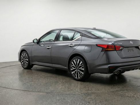 Used 2025 Nissan Altima 2.5 SV image 6