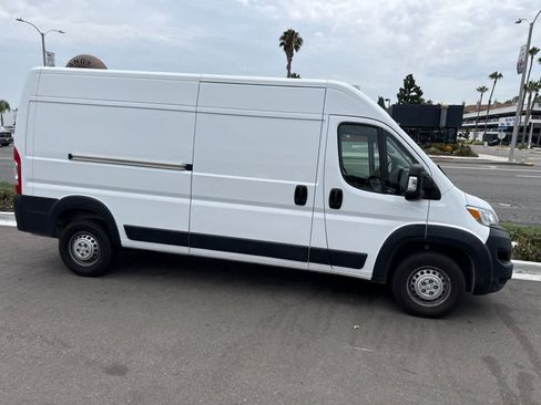 Used 2025 RAM ProMaster 2500 w/ Convenience Group FWD image 9