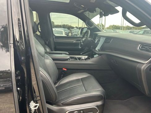 Used 2022 Jeep Wagoneer Series III image 36