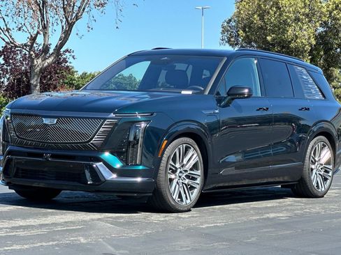 Certified 2026 Cadillac Vistiq Platinum w/ LPO, Floor Liner Package AWD/4WD image 8