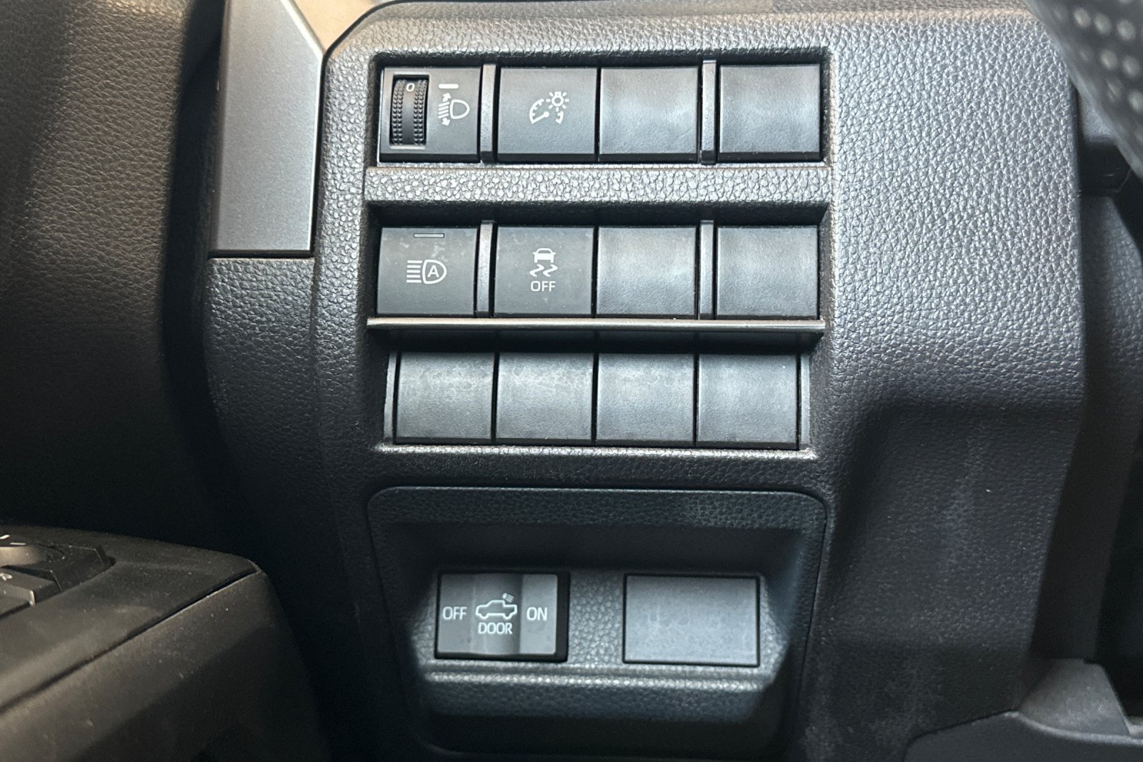 Used 2025 Toyota Tacoma SR5 AWD/4WD image 33