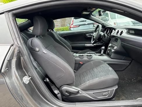 Used 2017 Ford Mustang Coupe RWD image 9