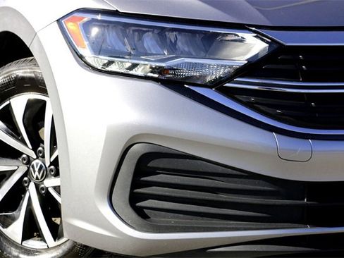 Used 2024 Volkswagen Jetta S image 3