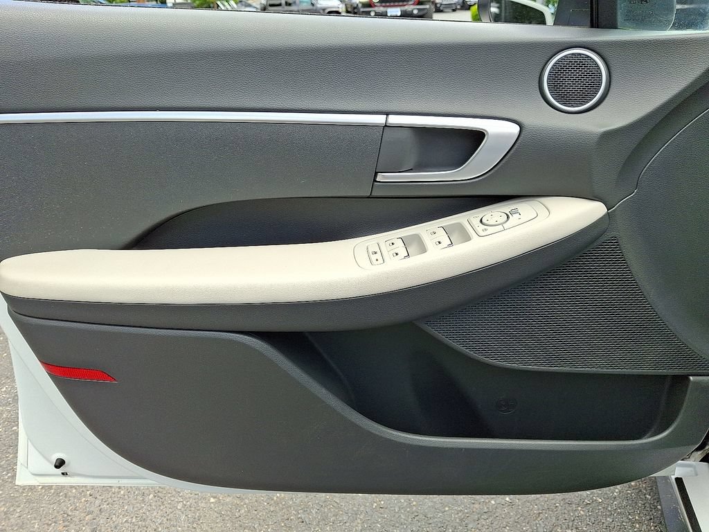 Used 2023 Hyundai Sonata SE FWD image 12