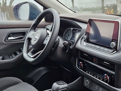 Used 2023 Nissan Rogue SV image 12