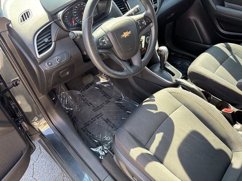Used 2018 Chevrolet Trax LT FWD image 8