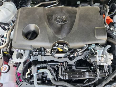 Used 2025 Toyota Camry SE image 28