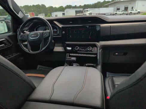 Used 2023 GMC Sierra 1500 AT4 w/ AT4 Premium Package AWD/4WD image 17