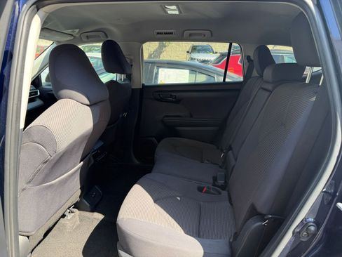 Used 2025 Toyota Highlander LE FWD image 27