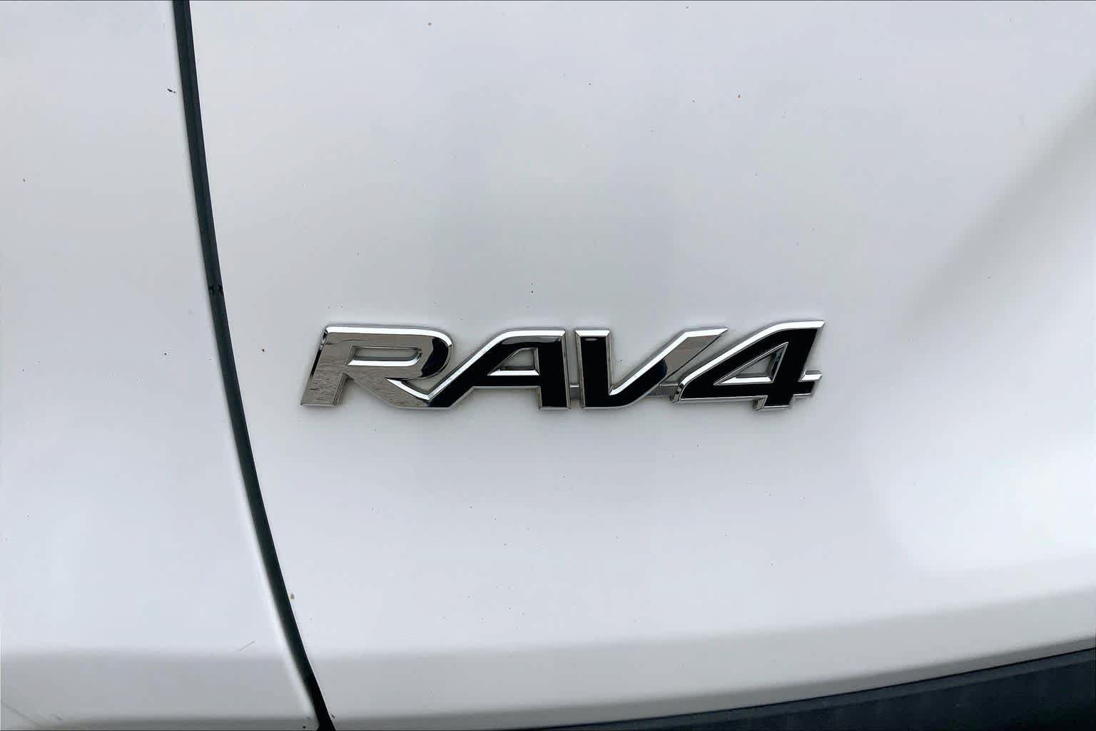 Used 2020 Toyota RAV4 XLE FWD image 10