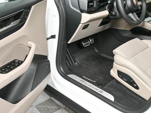 New 2025 Porsche Macan 4S Electric image 8