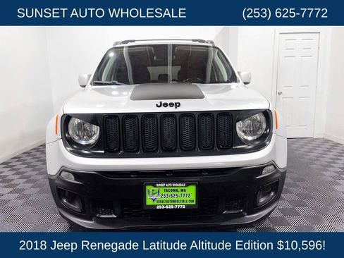 Used 2018 Jeep Renegade Altitude AWD/4WD image 24