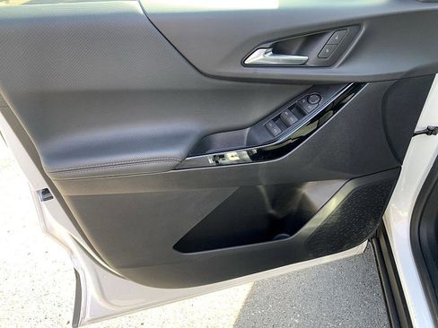 Used 2025 Chevrolet Equinox LT image 9