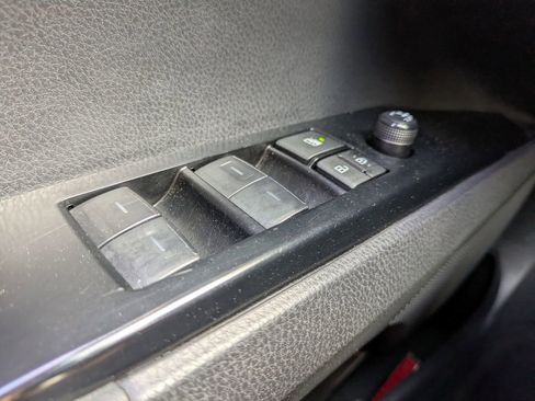 Used 2025 Toyota Camry SE image 20