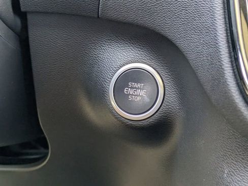 Used 2021 Volvo XC40 T5 Momentum w/ Premium Package image 28