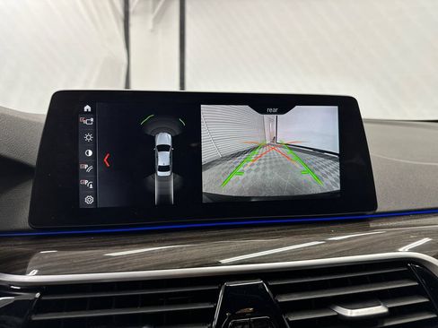Used 2018 BMW 530i xDrive AWD/4WD image 29