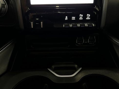 Used 2024 RAM 1500 Laramie AWD/4WD image 17