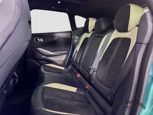 Used 2022 Aston Martin DBX image 28