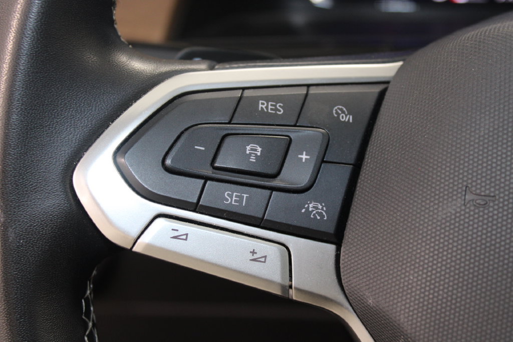 Used 2025 Volkswagen Atlas SE AWD/4WD image 23