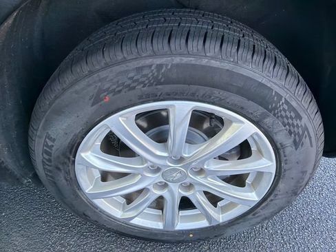 Used 2023 Cadillac XT4 Luxury w/ Cold Weather Package FWD image 20