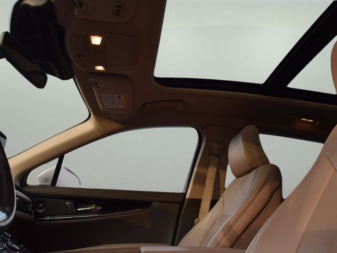 Used 2021 Lincoln Nautilus Reserve image 11