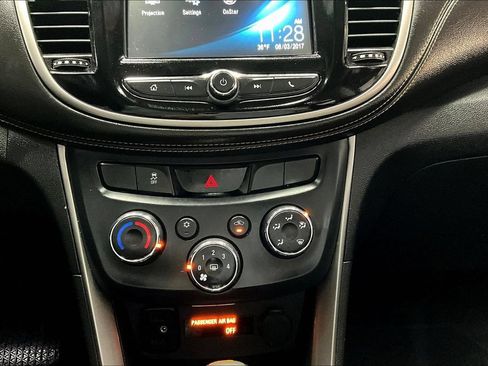 Used 2017 Chevrolet Trax LT w/ Driver Confidence Package FWD image 14