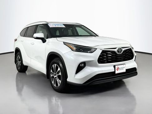 Used 2023 Toyota Highlander XLE AWD/4WD image 1