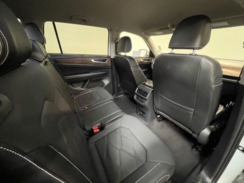 Used 2024 Volkswagen Atlas SE image 12